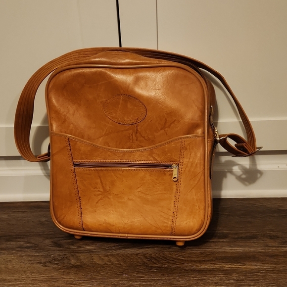 Vintage 70's Tan Vinyl Leather Travel Overnight Men's Bag - Picture 1 of 5